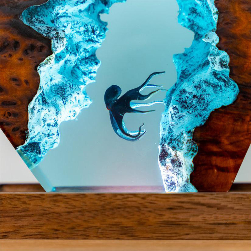 Close-up of the diver and octopus in the resin