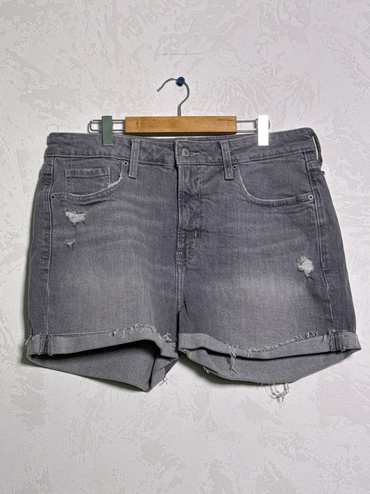 Short Old Navy (Talla 12)