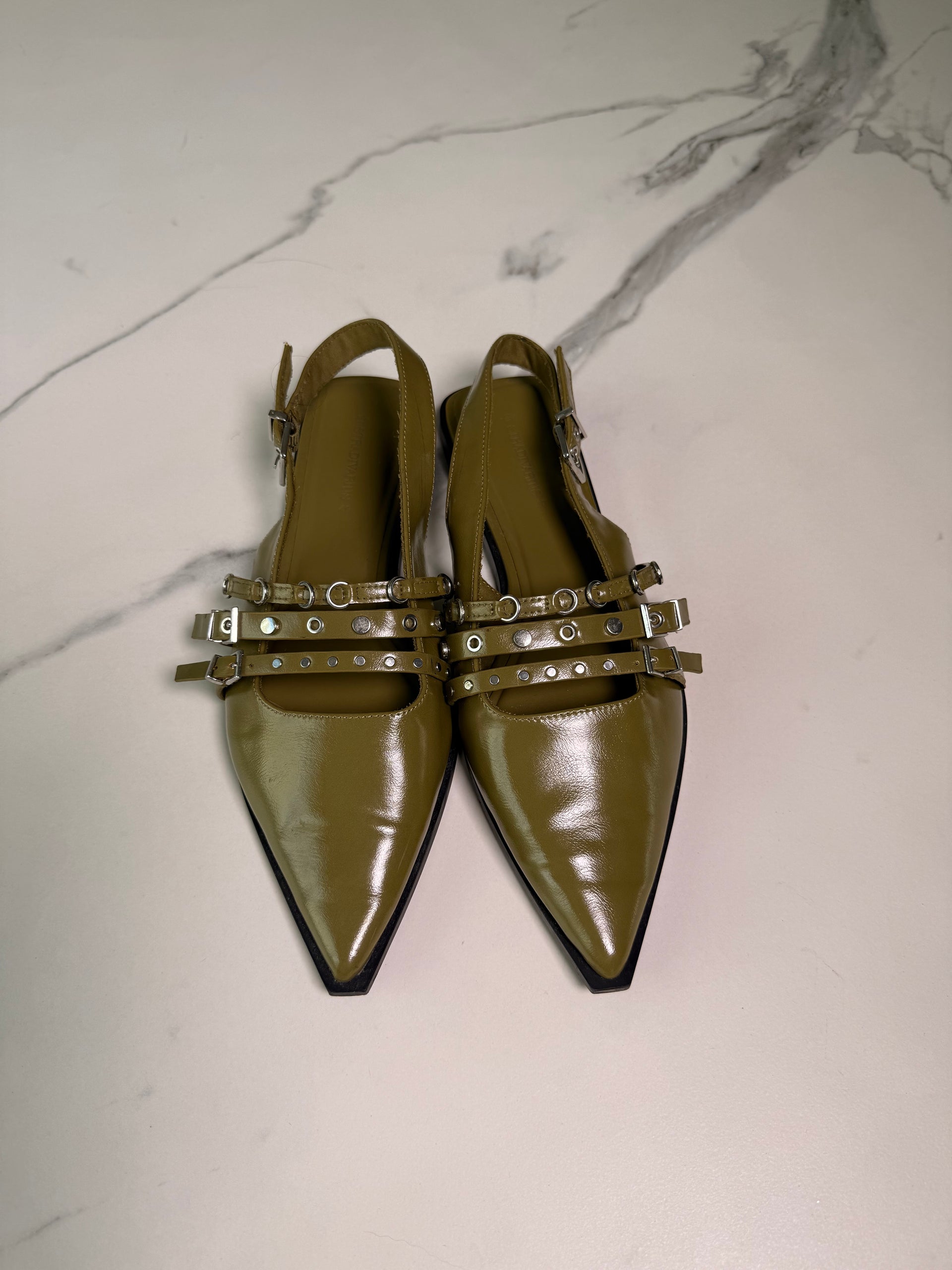 Calzado Astradivarius (Talla 40)