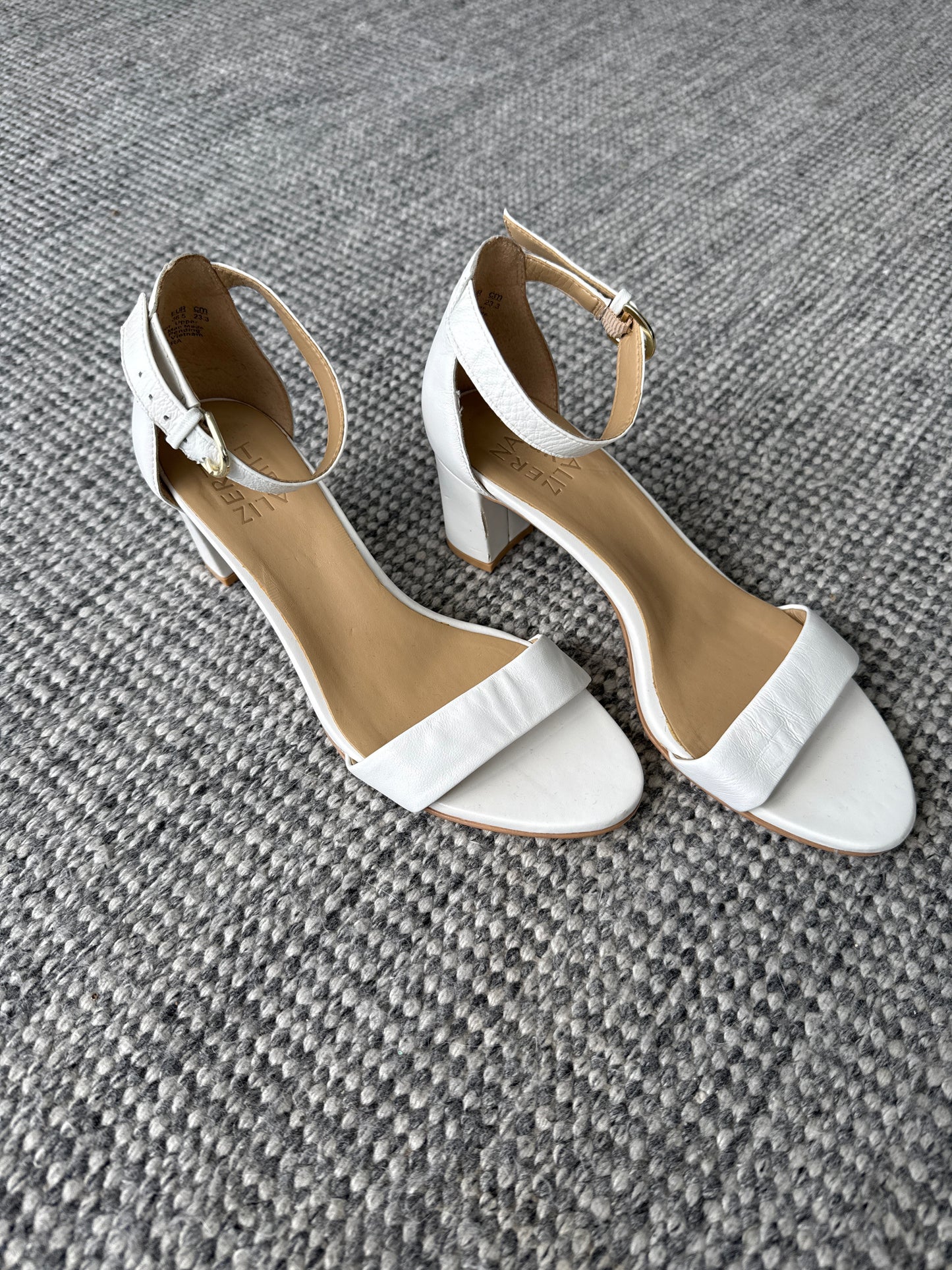 Tacones Naturalizer (Talla 6.5)