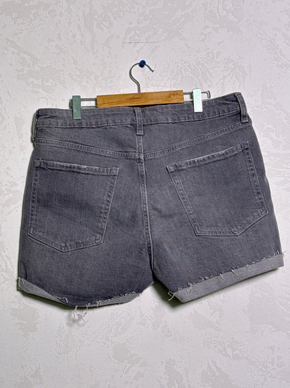 Short Old Navy (Talla 12)
