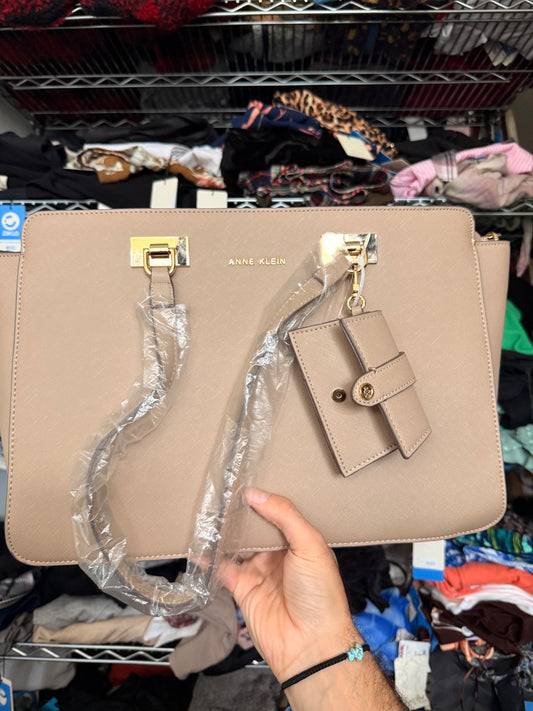 Cartera Anne Klein
