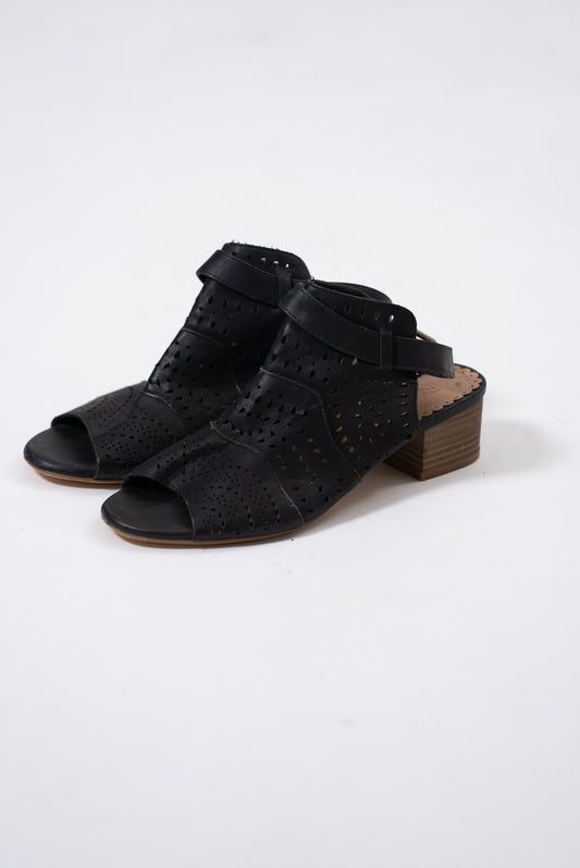 Calzado De Mujer Restricted (Talla: 8)