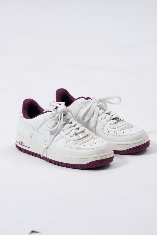 Calzado De Niña Nike (Talla: 4 & 5)