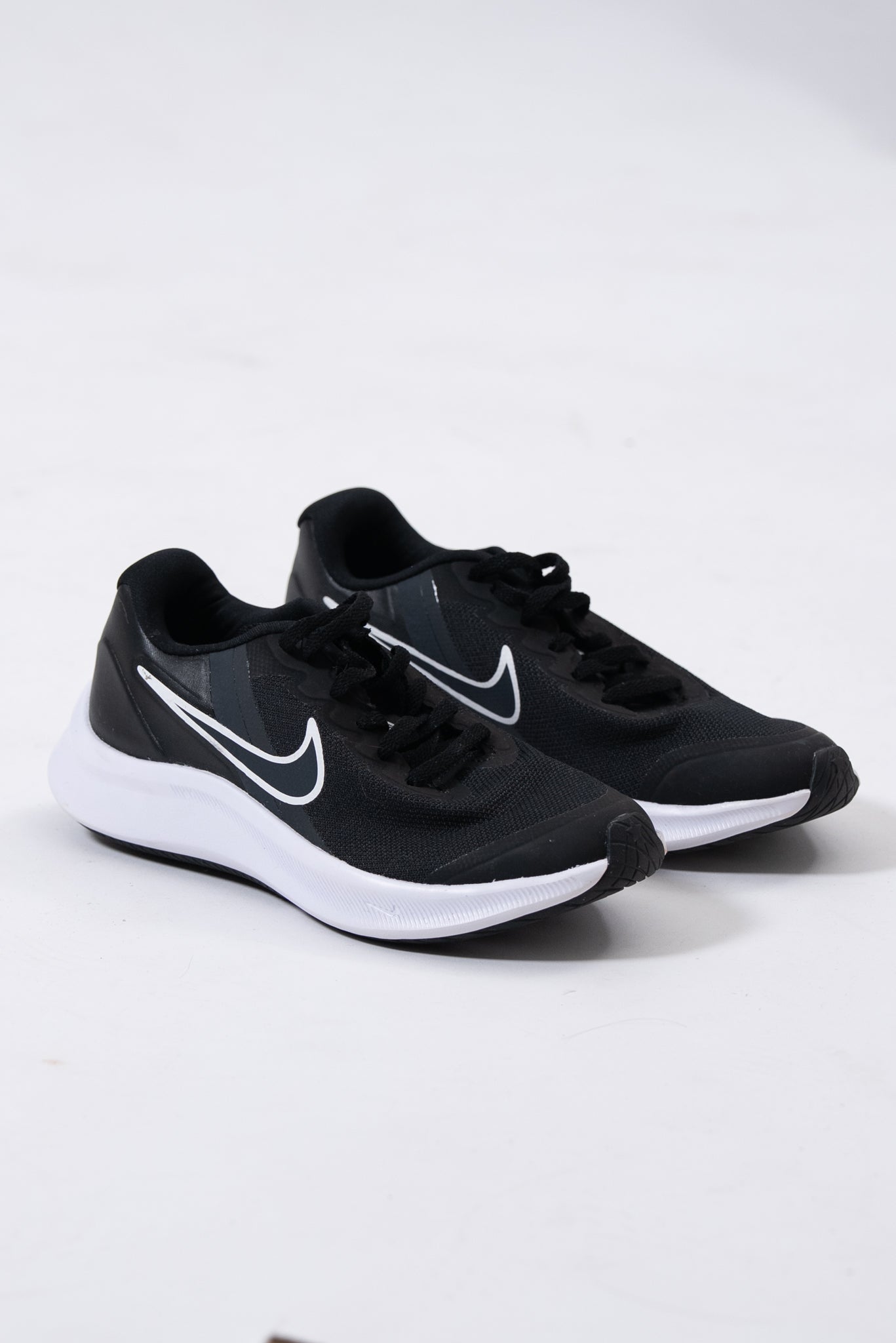 Calzado De Niño Nike (Talla: 3 & 5)